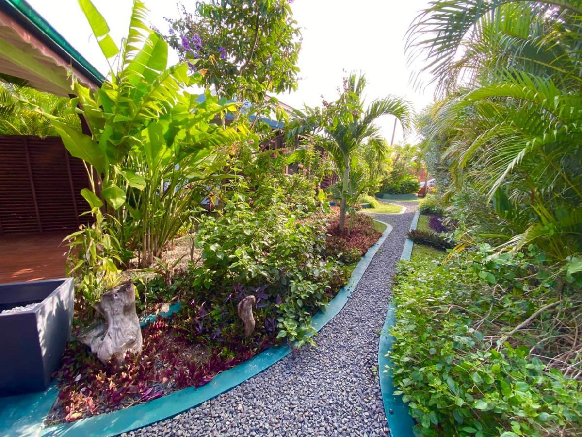 Titalee Lodge 3 Villas Autour D'Une Piscine Saint-Francois  Exterior photo